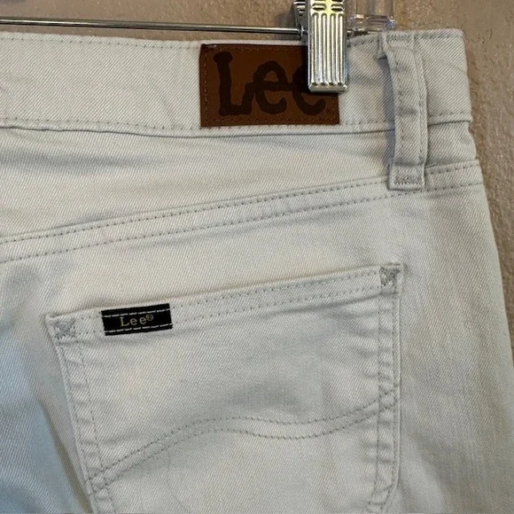 Lee Women's Light Gray / Light Silver Denim Stretch Capri Jeans 12 Medium - Picture 5 of 8